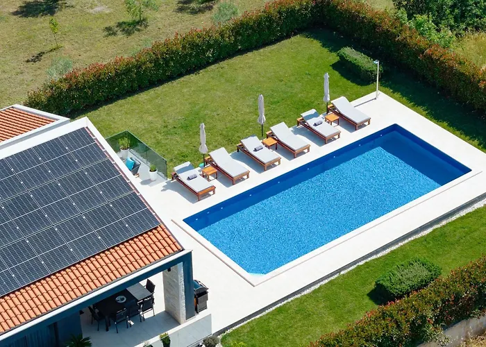 Βίλα Xo Ρόβινι